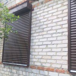 Рольставни коричневые с замком