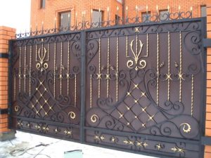 Как покрасить металлические ворота