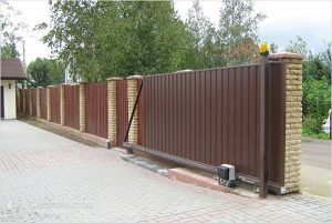 Крепление откатных ворот